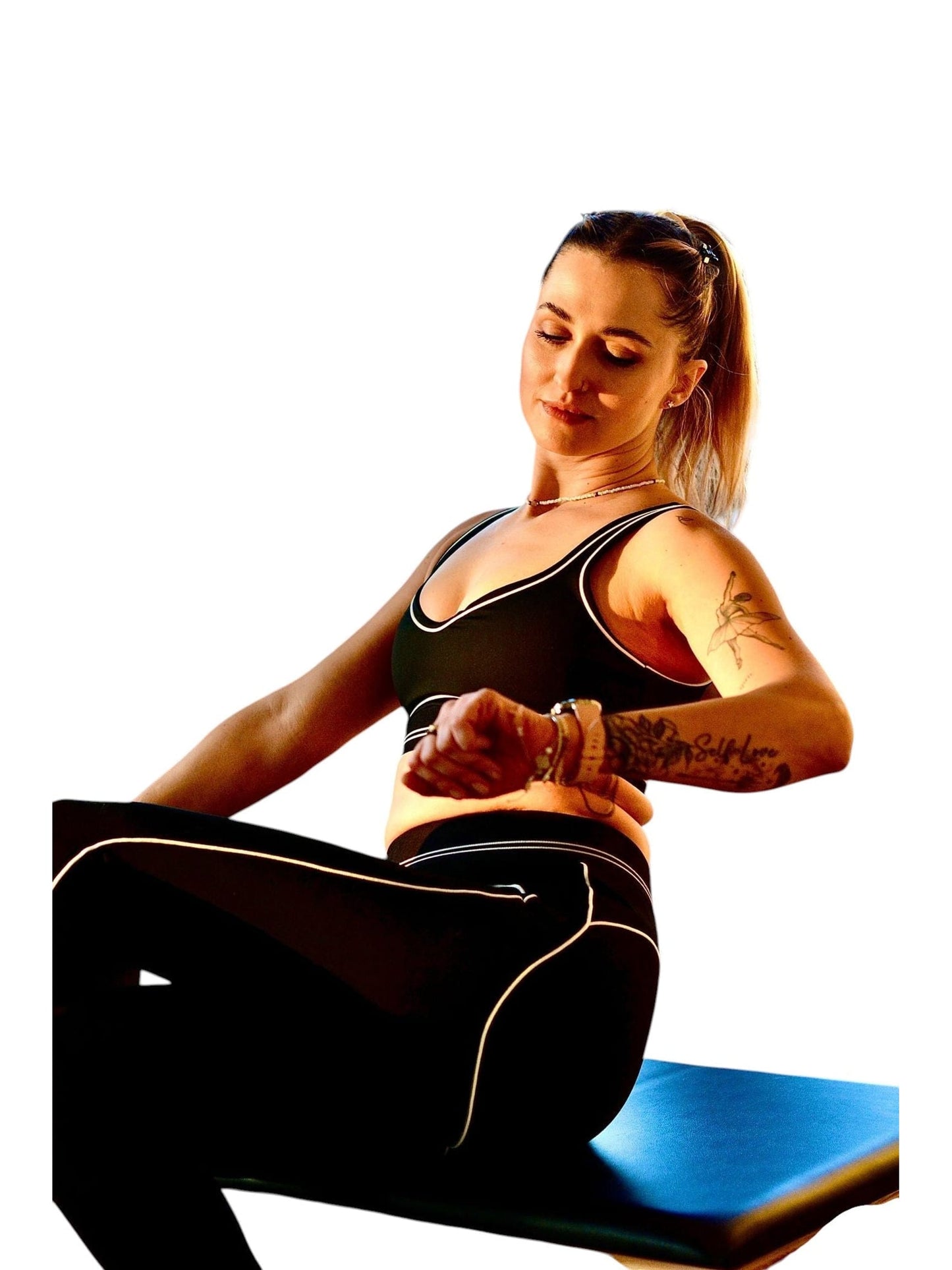 Lila Kucharska Forma Tracciata legginsy – legginsy sportowe damskie ZEVARI